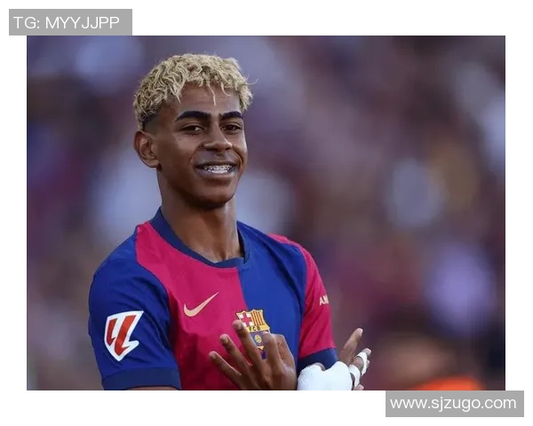 足球明星蜡像艺术展览揭幕向球迷展示偶像的真实魅力与风采